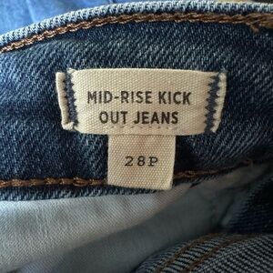 Madewell Petite Mid-Rise Kick Out Crop Jeans, Size 28P